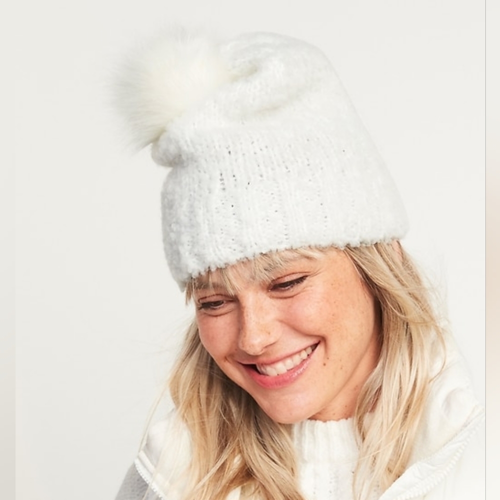 New Old Navy Cozy White Knit Beanie Cozy Bouclé Faux-Fur Pom-Pom Beanie Hat